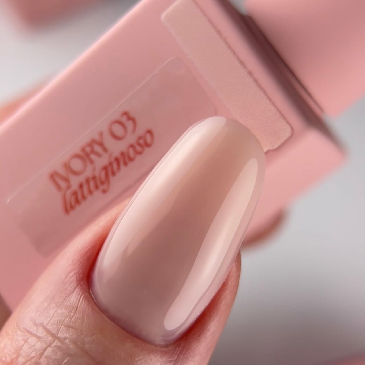 Screenshot Gel Polish Ivory 03 - colore smalto semipermanente lattiginoso - MIDA Nail Care